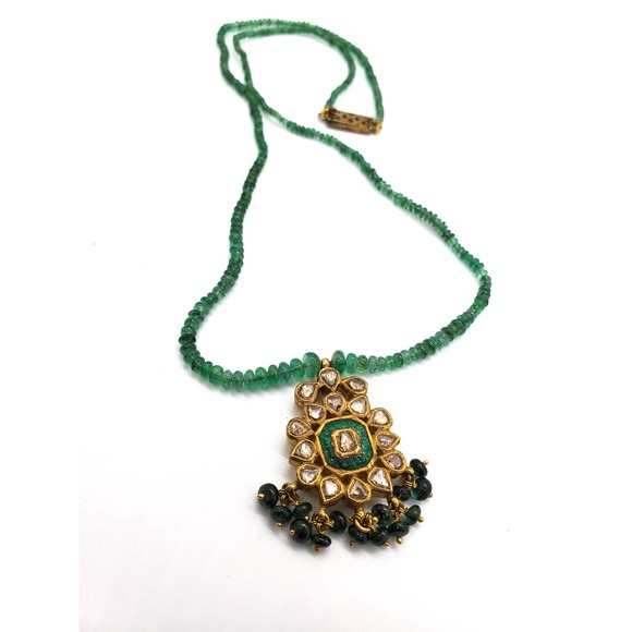 Columbian Emerald 18kt Gold Necklace set in Diamonds - Picture 3 of 8